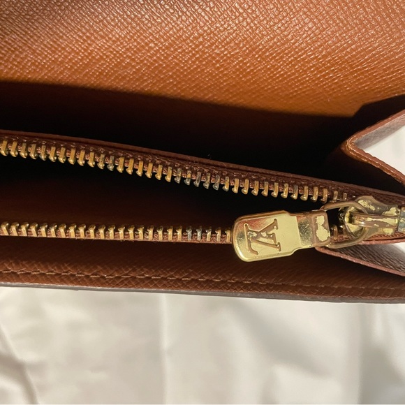 Louis Vuitton Signature Monogram Sarah Wallet - Picture 15 of 16